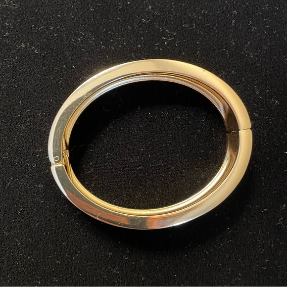 Vintage Avon Oval Bangle Bracelet - Picture 3 of 3